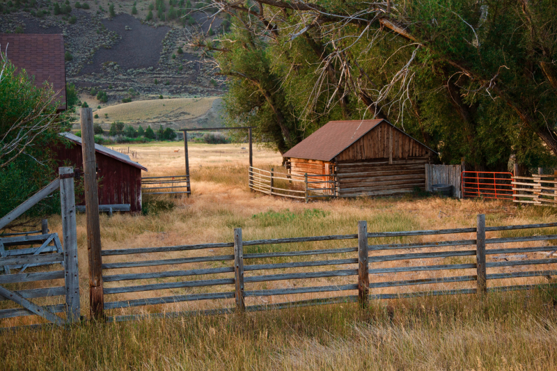Ranch buildings and corral near Big Creek on Yellowstone River (2010)